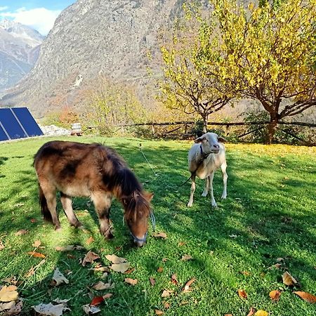 La Fattoria Di Roven Villa Gignod Buitenkant foto