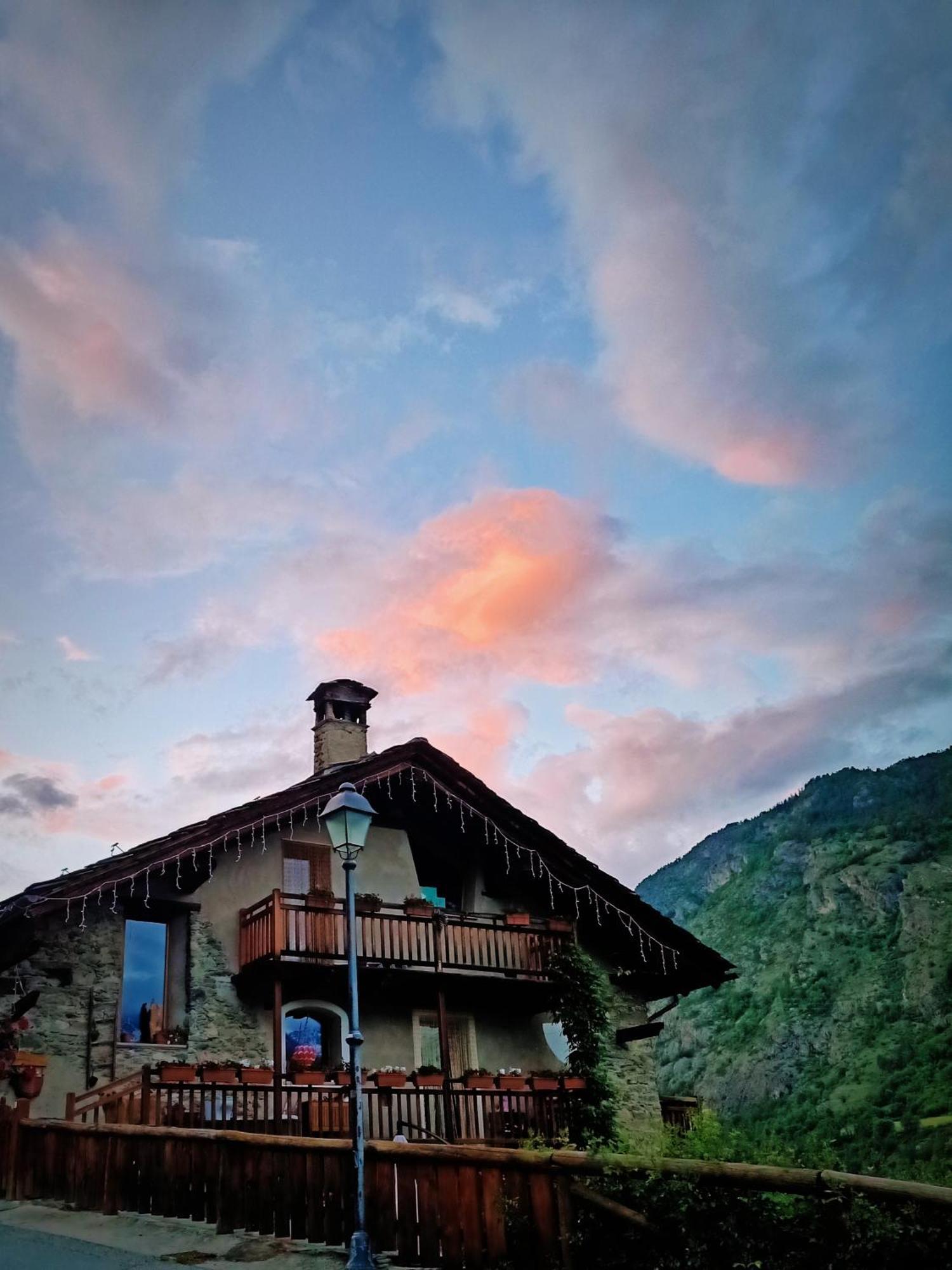 La Fattoria Di Roven Villa Gignod Buitenkant foto