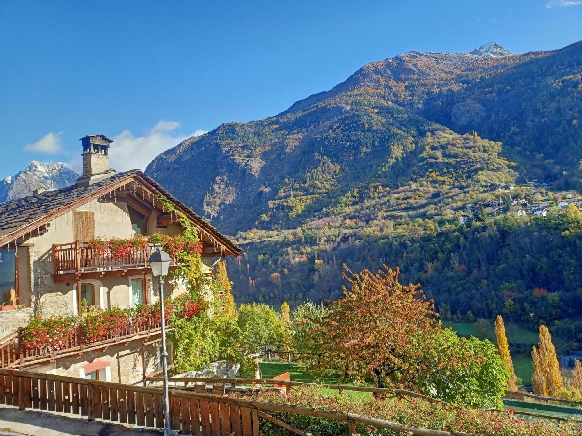 La Fattoria Di Roven Villa Gignod Buitenkant foto