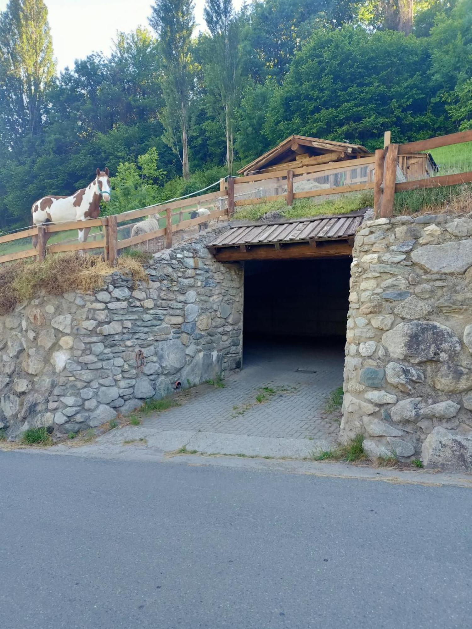 La Fattoria Di Roven Villa Gignod Buitenkant foto